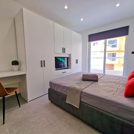 Barbara Properties - Luxury Qawra Stay セント・ポールズ・ベイ エクステリア 写真